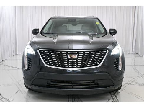 Certified 2023 Cadillac XT4 Luxury w/ Cold Weather Package image 3