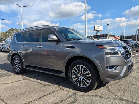 Used 2023 Nissan Armada SL w/ Captain's Chairs Package image 2