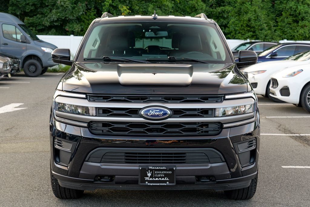 Used 2023 Ford Expedition XLT AWD/4WD image 2