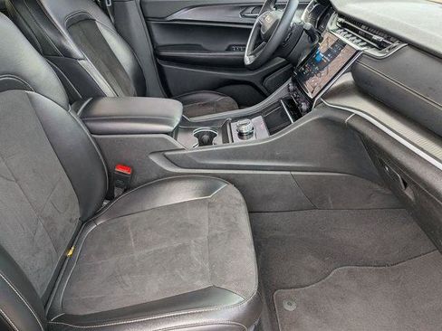 Certified 2024 Jeep Grand Cherokee L Laredo image 29