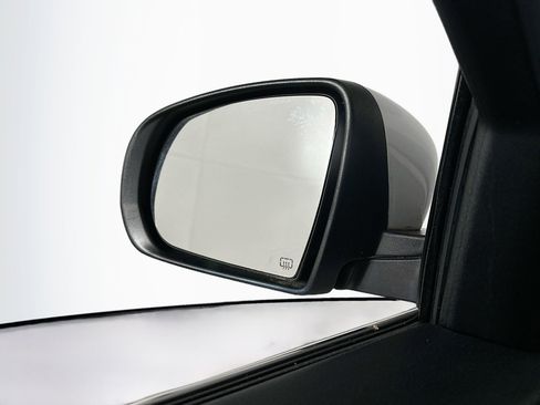 Used 2018 Jeep Cherokee Latitude w/ Cold Weather Group FWD image 16