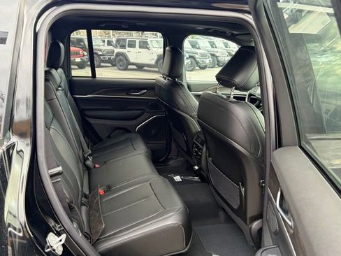New 2026 Jeep Grand Cherokee Limited w/ Luxury Tech Group II AWD/4WD image 33