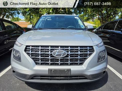 Used 2020 Hyundai Venue SEL FWD image 2