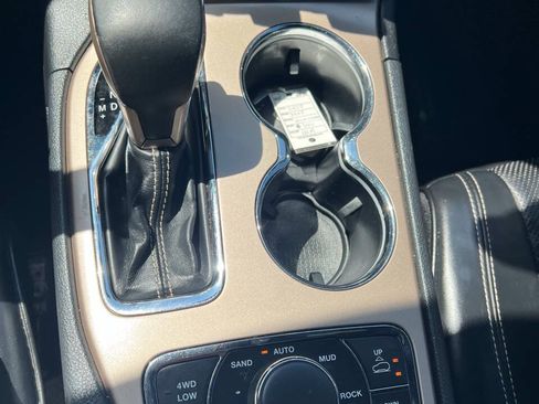 Used 2017 Jeep Grand Cherokee Overland AWD/4WD image 15