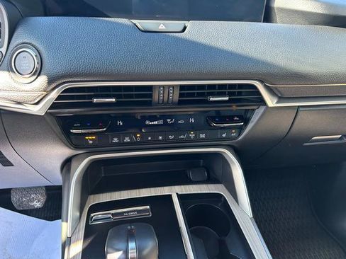 Used 2025 MAZDA CX-70 3.3 Turbo w/ Premium Package AWD/4WD image 16