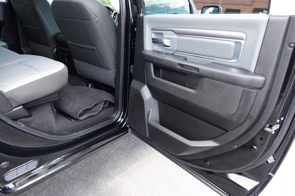 Used 2022 RAM 1500 Classic SLT w/ Electronics Convenience Group AWD/4WD image 28