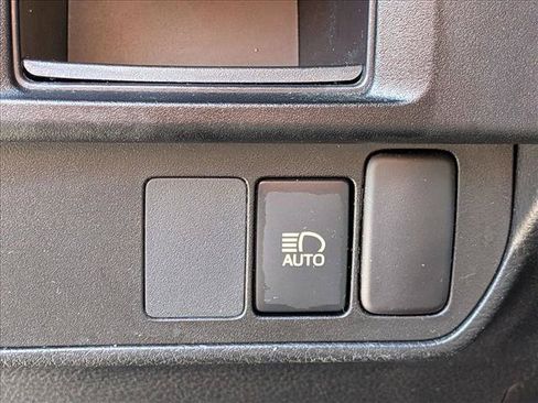 Used 2018 Toyota Tacoma SR w/ SR Convenience Package RWD image 17