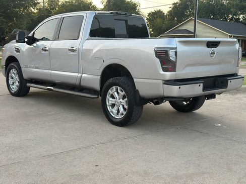 Used 2019 Nissan Titan SV w/ SV Convenience Package AWD/4WD image 7