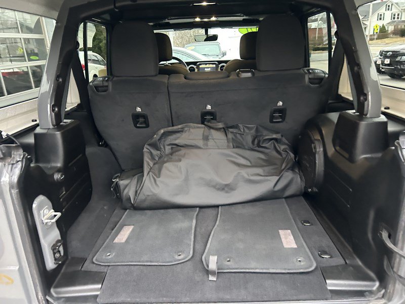 Used 2021 Jeep Wrangler Unlimited Sahara AWD/4WD image 9
