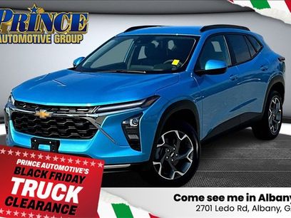 New 2025 Chevrolet Trax LT w/ LPO, Blackout Package