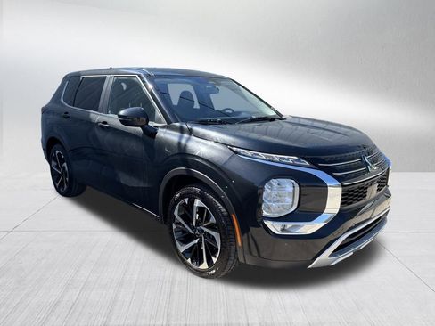 Used 2024 Mitsubishi Outlander SE image 3