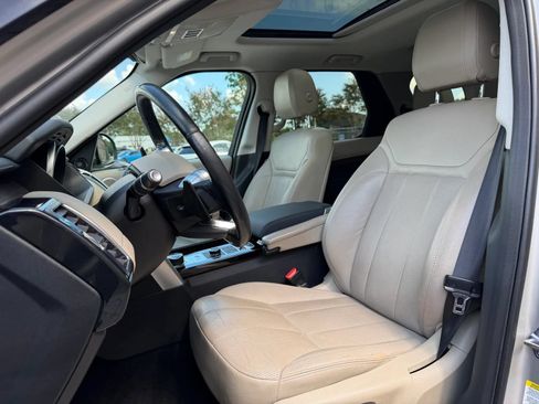 Used 2017 Land Rover Discovery HSE AWD/4WD image 22