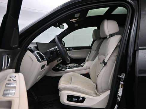 Used 2025 BMW X7 M60i image 29