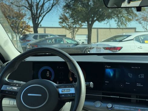 Used 2025 Hyundai Kona SEL image 34