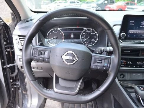 Used 2025 Nissan Rogue SV AWD/4WD image 19