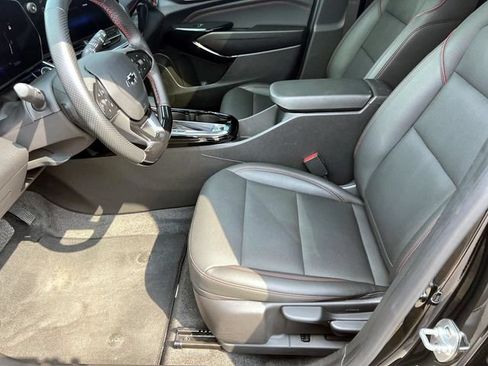 Used 2025 Chevrolet Trax RS w/ Sunroof Package FWD image 18