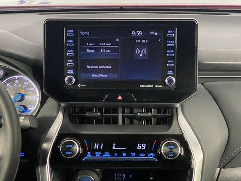 Certified 2022 Toyota Venza XLE image 14