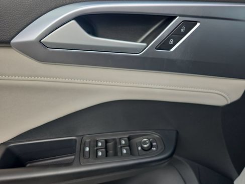 New 2026 Volkswagen Taos SE FWD image 18