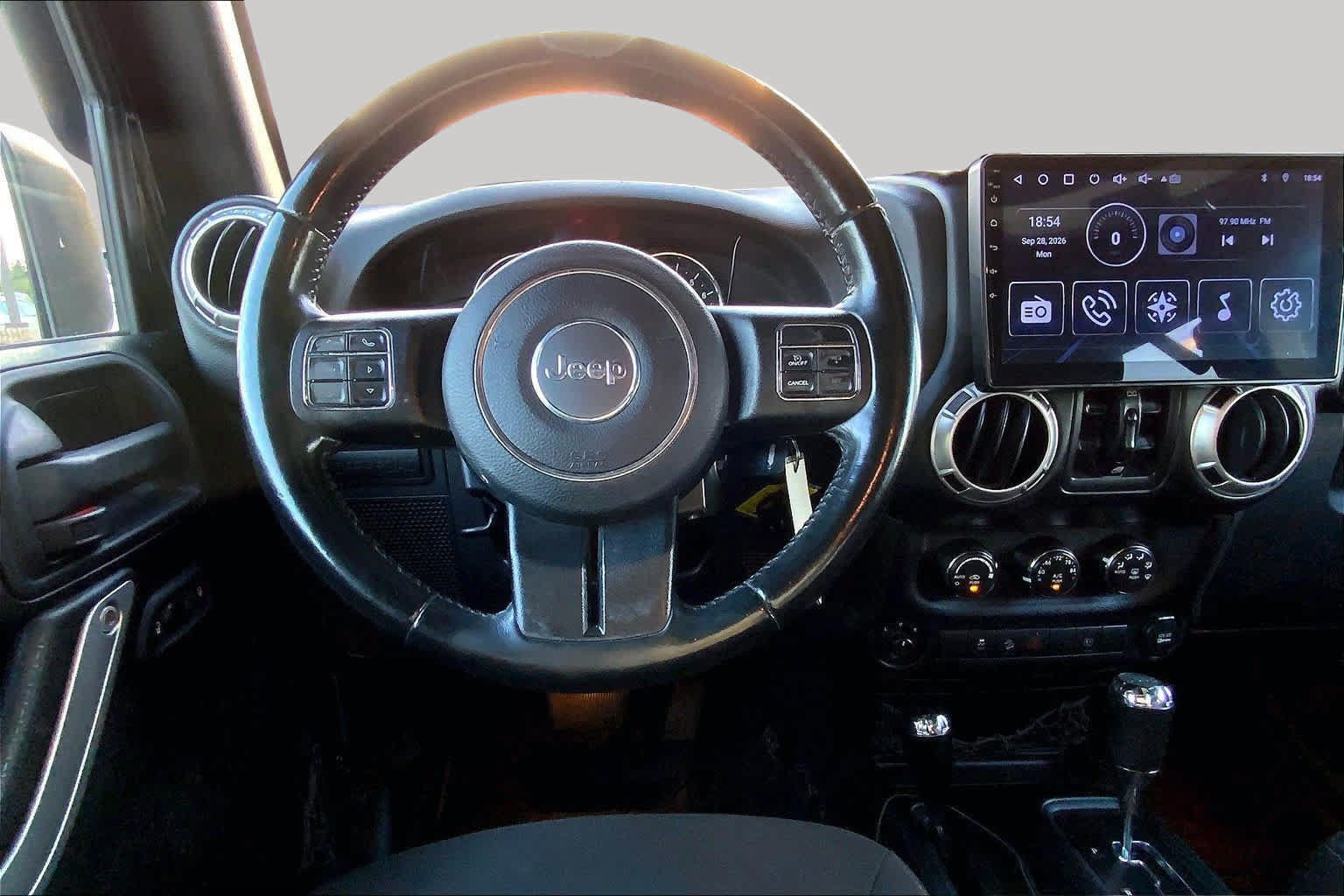 Used 2017 Jeep Wrangler Unlimited Rubicon w/ Connectivity Group AWD/4WD image 6