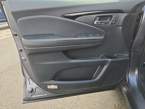 Used 2018 Honda Pilot Touring image 12