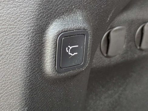 Used 2020 Jeep Cherokee Latitude Lux w/ Comfort/Convenience Group AWD/4WD image 14