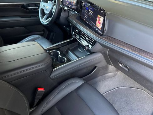 Used 2025 Chevrolet Tahoe LT AWD/4WD image 19