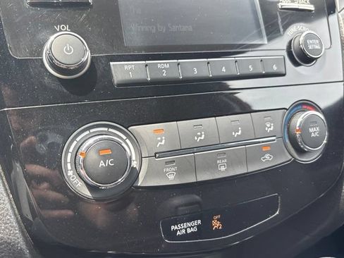 Used 2016 Nissan Rogue S w/ Appearance Package AWD/4WD image 13