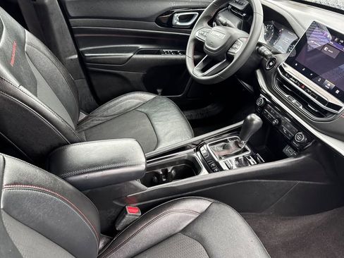 Used 2024 Jeep Compass Trailhawk AWD/4WD image 16