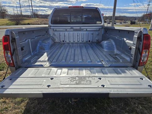 Used 2006 Nissan Frontier SE w/ (P01) Power Pkg image 12