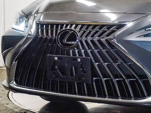 Used 2025 Lexus ES 300h w/ Premium Package image 8