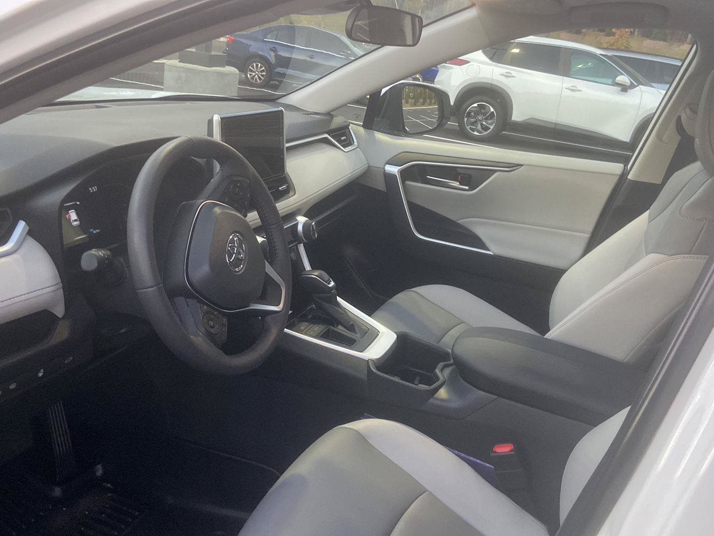 Used 2025 Toyota RAV4 XLE Premium w/ Weather Package FWD image 8