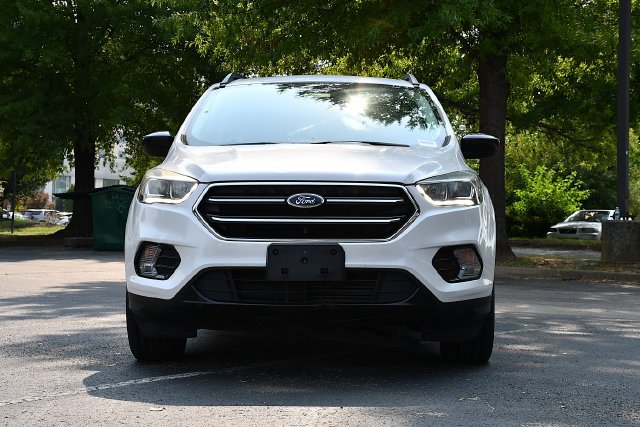 Used 2017 Ford Escape SE w/ SE Sport Appearance Package FWD image 2