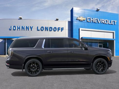 New 2026 Chevrolet Suburban Premier image 5