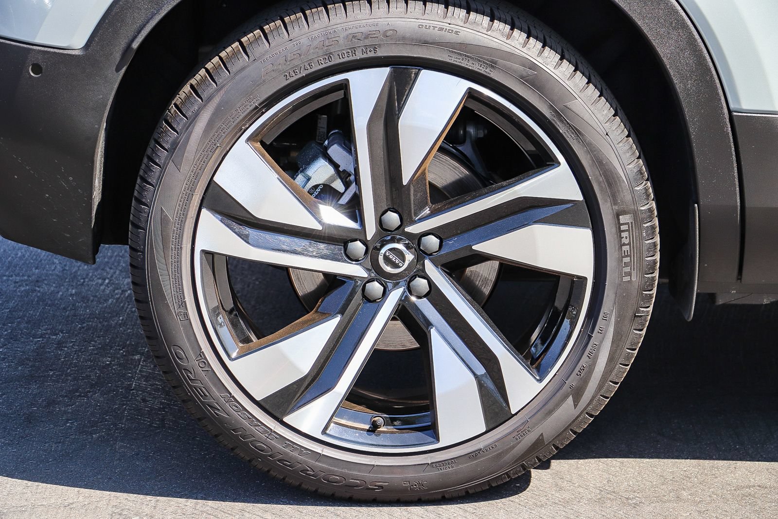 Used 2026 Volvo XC40 B5 Ultra w/ Climate Package AWD/4WD image 12