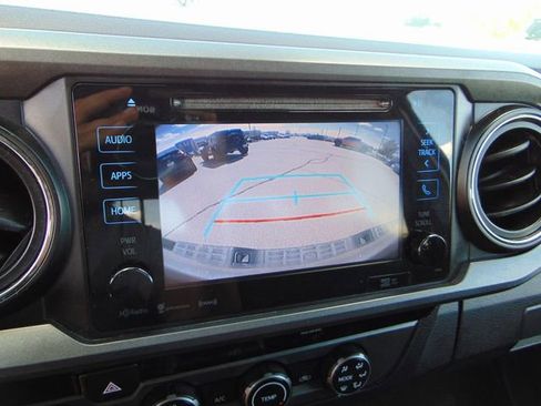 Used 2018 Toyota Tacoma TRD Sport AWD/4WD image 13
