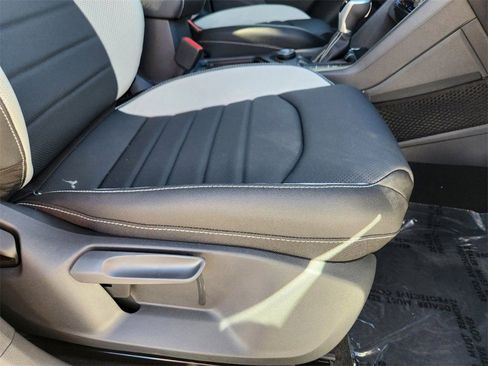 New 2025 Volkswagen Taos SEL image 20