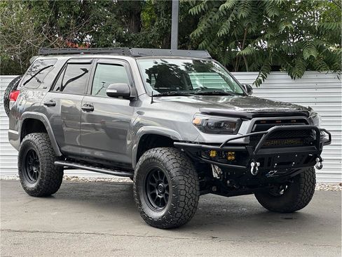 Used 2010 Toyota 4Runner Limited AWD/4WD image 8