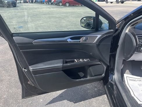 Used 2017 Ford Fusion SE w/ Fusion SE Technology Package image 17