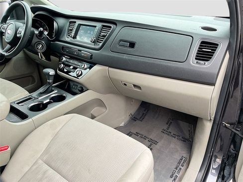Used 2020 Kia Sedona LX image 29