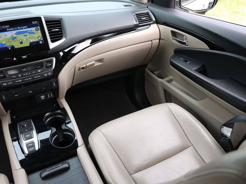 Used 2016 Honda Pilot Touring image 22