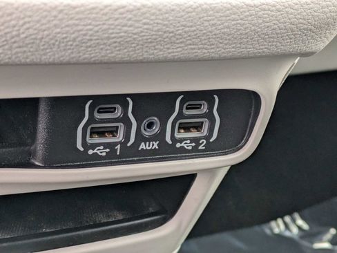 Used 2021 Chrysler Pacifica Touring w/ Cold Weather Group image 28