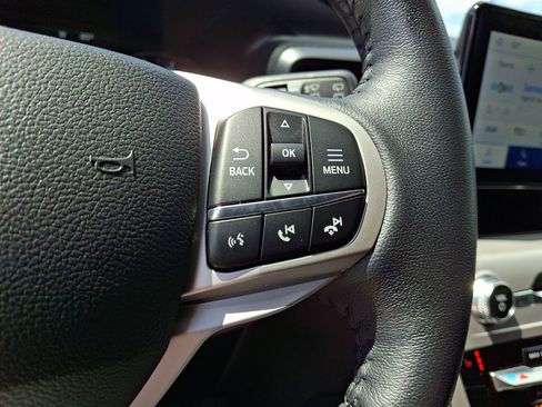 Used 2024 Ford Explorer XLT AWD/4WD image 17