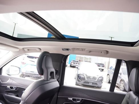 Used 2020 Volvo XC90 T5 Momentum w/ Protection Package Premier image 19