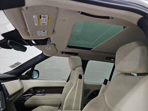 Used 2023 Land Rover Range Rover SE image 8