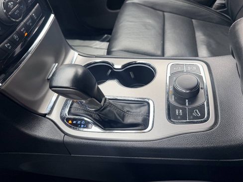 Used 2020 Jeep Grand Cherokee Overland AWD/4WD image 47