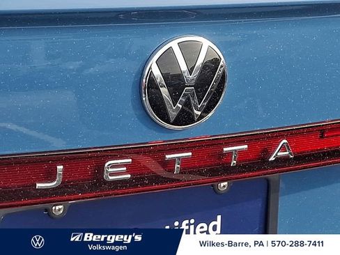 Certified 2025 Volkswagen Jetta SE image 33