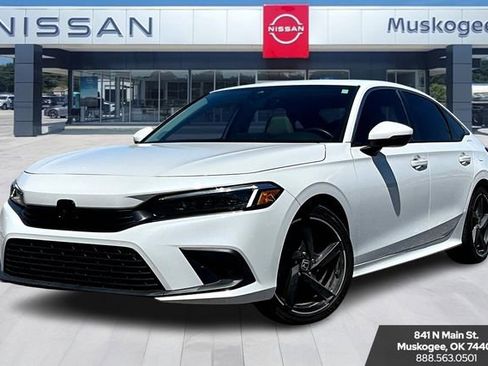 Used 2023 Honda Civic Touring image 3