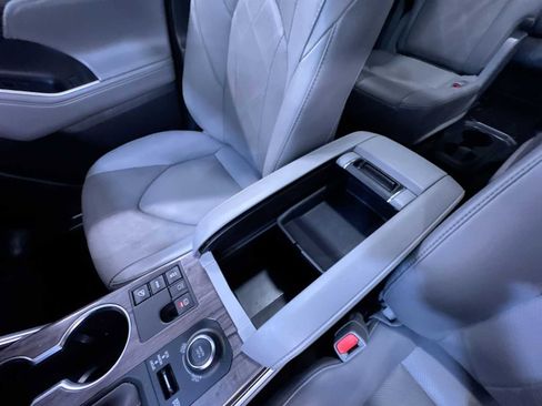 Used 2023 Toyota Highlander Platinum image 29