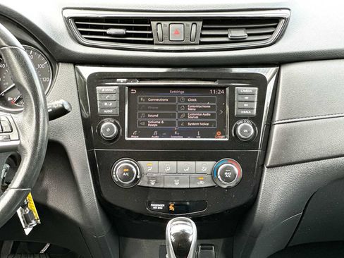 Used 2019 Nissan Rogue S w/ Special Edition Package FWD image 26