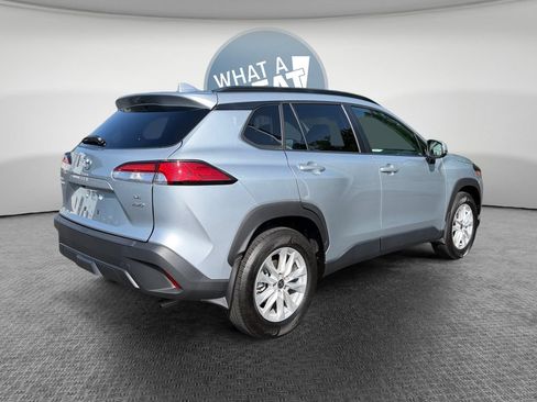 Used 2023 Toyota Corolla Cross LE AWD/4WD image 3